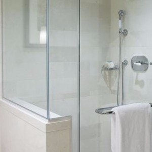 Ușă de sticlă cu temperatură fără cadere pentru baie